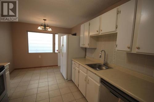 4 Midlawn Place Se, Calgary, AB - Indoor Photo Showing Kitchen