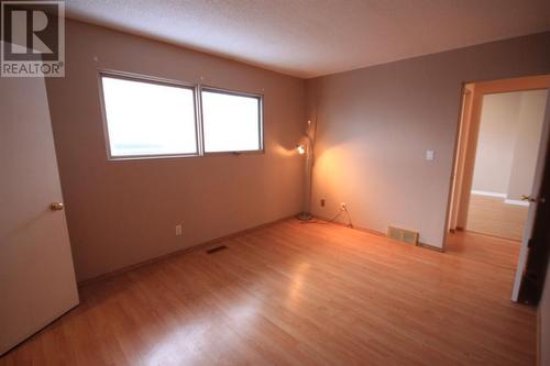 4 Midlawn Place Se, Calgary, AB - Indoor Photo Showing Other Room