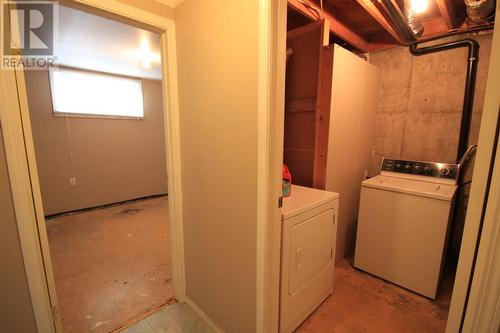 4 Midlawn Place Se, Calgary, AB - Indoor Photo Showing Laundry Room