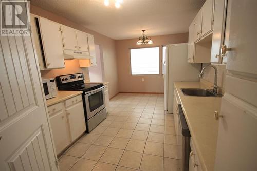 4 Midlawn Place Se, Calgary, AB - Indoor Photo Showing Kitchen