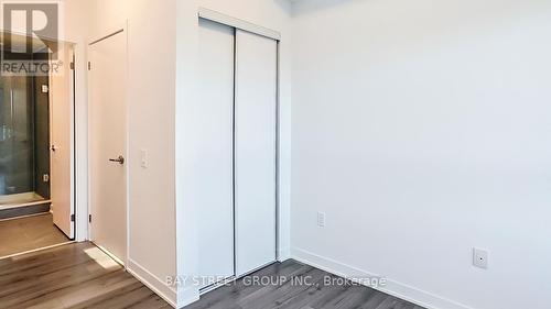 827 - 395 Dundas Street W, Oakville, ON - Indoor Photo Showing Other Room