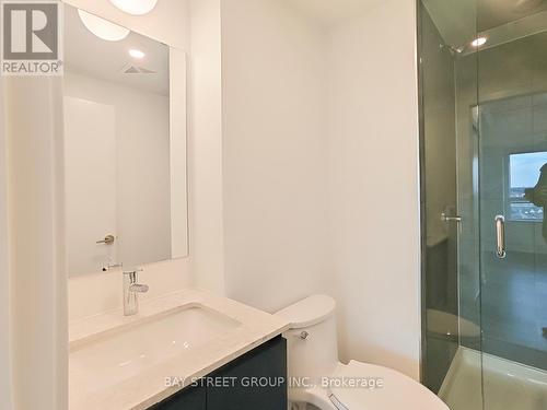 827 - 395 Dundas Street W, Oakville, ON - Indoor Photo Showing Bathroom