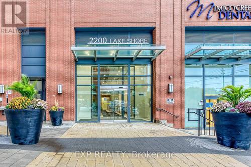 Uph03 - 2200 Lake Shore Boulevard W, Toronto, ON - Outdoor