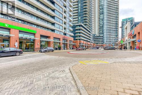 Uph03 - 2200 Lake Shore Boulevard W, Toronto, ON - Outdoor