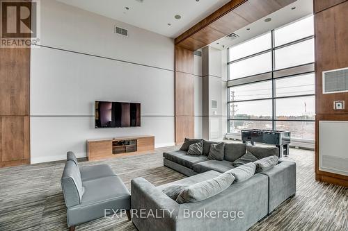 Uph03 - 2200 Lake Shore Boulevard W, Toronto, ON - Indoor Photo Showing Living Room