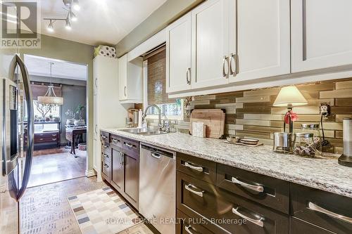 242 Village Wood Road, Oakville, ON - Indoor Photo Showing Kitchen With Double Sink With Upgraded Kitchen