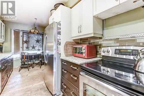 242 Village Wood Road, Oakville, ON - Indoor Photo Showing Kitchen