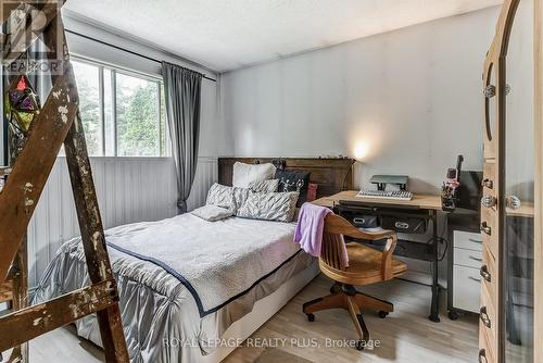 242 Village Wood Road, Oakville, ON - Indoor Photo Showing Bedroom