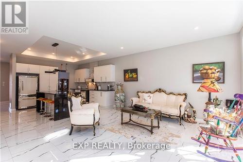 65 Granite Street, Clarence-Rockland, ON - Indoor Photo Showing Living Room