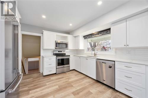 163 Borden Street, Sarnia, ON - Indoor Photo Showing Kitchen