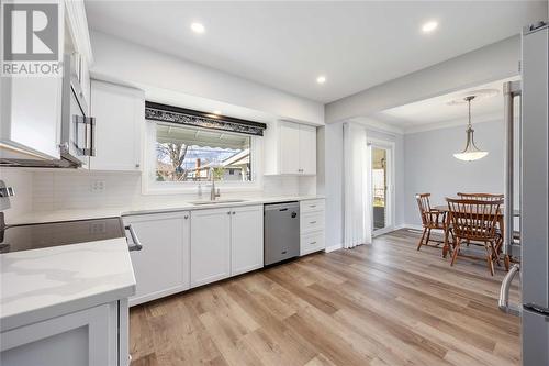 163 Borden Street, Sarnia, ON - Indoor Photo Showing Kitchen