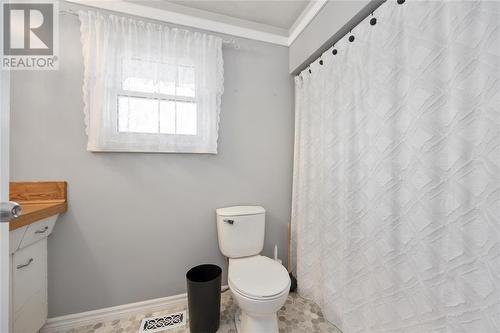 163 Borden Street, Sarnia, ON - Indoor Photo Showing Bathroom