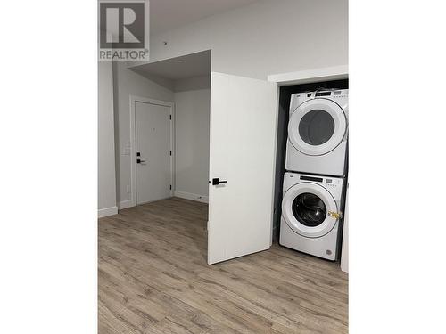 Basement 10522 Mcveety St, Maple Ridge, BC - Indoor Photo Showing Laundry Room