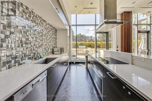 426 - 775 King Street W, Toronto, ON - Indoor Photo Showing Kitchen With Upgraded Kitchen