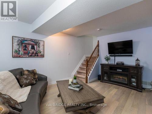 284 Stoneway Drive, Ottawa, ON - Indoor Photo Showing Living Room