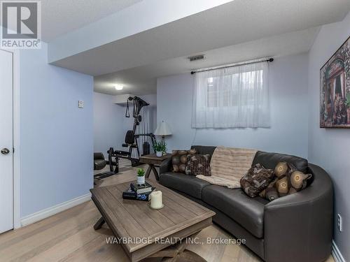 284 Stoneway Drive, Ottawa, ON - Indoor Photo Showing Living Room