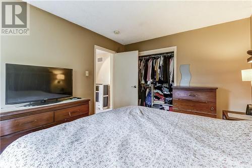 242 Village Wood Road, Oakville, ON - Indoor Photo Showing Bedroom