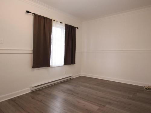 Living room - 593  - 595 Rue Lambert, Shawinigan, QC - Indoor Photo Showing Other Room