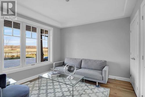 35 - 2650 Buroak Drive, London, ON - Indoor Photo Showing Living Room