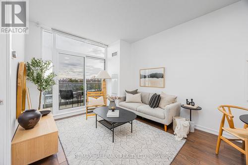 319 - 66 Forest Manor Road, Toronto, ON - Indoor Photo Showing Living Room