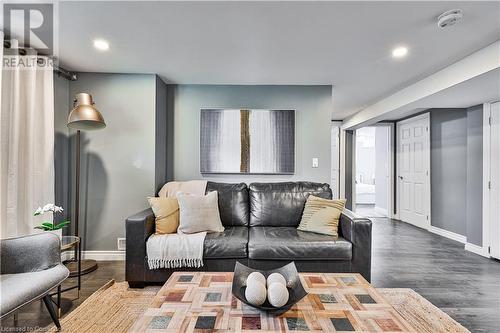 172 Hanover Place, Hamilton, ON - Indoor Photo Showing Living Room