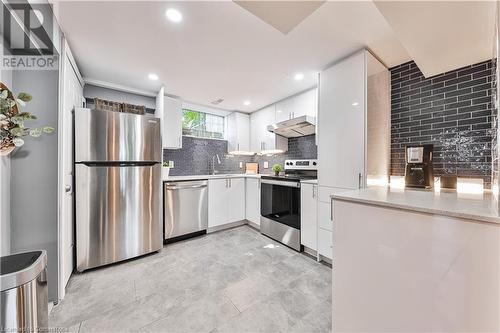 172 Hanover Place, Hamilton, ON - Indoor Photo Showing Kitchen