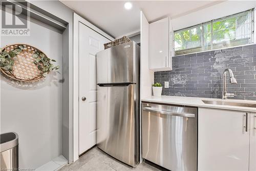 172 Hanover Place, Hamilton, ON - Indoor Photo Showing Kitchen