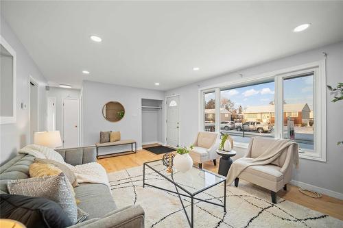 756 Nottingham Avenue, Winnipeg, MB - Indoor Photo Showing Living Room