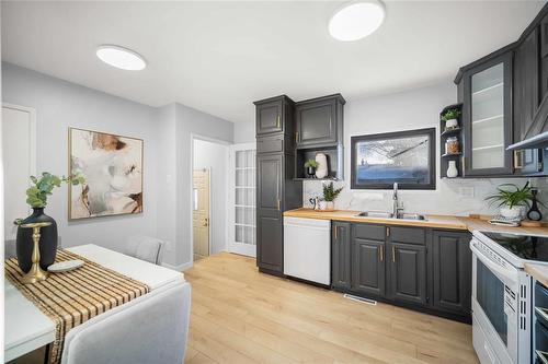 756 Nottingham Avenue, Winnipeg, MB - Indoor Photo Showing Kitchen With Double Sink