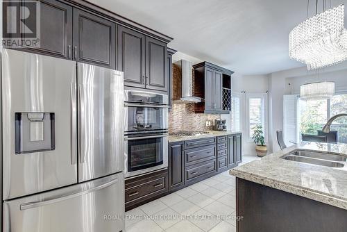 23 Barletta Drive, Vaughan, ON - Indoor Photo Showing Kitchen With Double Sink With Upgraded Kitchen