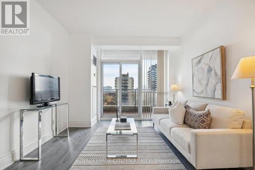 1406 - 123 Eglinton Avenue E, Toronto, ON - Indoor Photo Showing Living Room