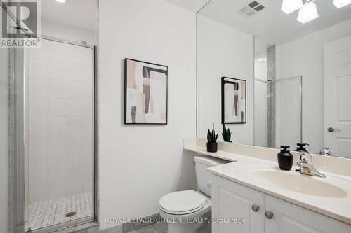 1406 - 123 Eglinton Avenue E, Toronto, ON - Indoor Photo Showing Bathroom