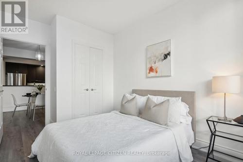 1406 - 123 Eglinton Avenue E, Toronto, ON - Indoor Photo Showing Bedroom