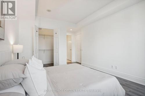 1406 - 123 Eglinton Avenue E, Toronto, ON - Indoor Photo Showing Bedroom