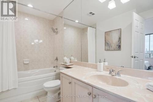 1406 - 123 Eglinton Avenue E, Toronto, ON - Indoor Photo Showing Bathroom