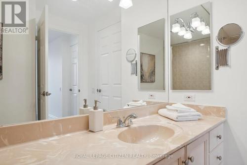 1406 - 123 Eglinton Avenue E, Toronto, ON - Indoor Photo Showing Bathroom