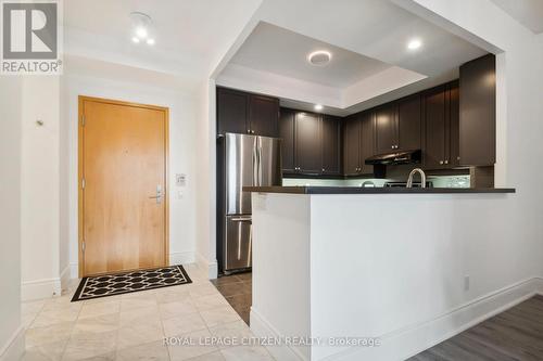 1406 - 123 Eglinton Avenue E, Toronto, ON - Indoor Photo Showing Kitchen