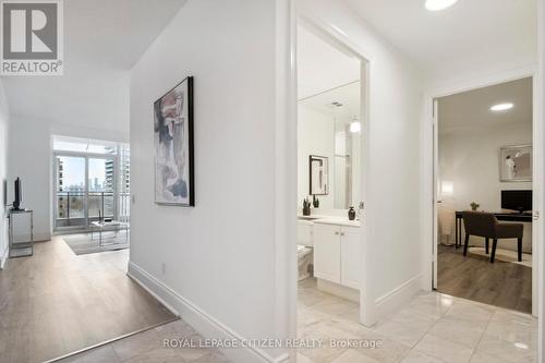 1406 - 123 Eglinton Avenue E, Toronto, ON - Indoor Photo Showing Other Room