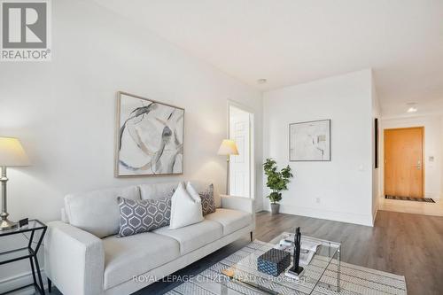 1406 - 123 Eglinton Avenue E, Toronto, ON - Indoor Photo Showing Living Room