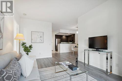 1406 - 123 Eglinton Avenue E, Toronto, ON - Indoor Photo Showing Living Room