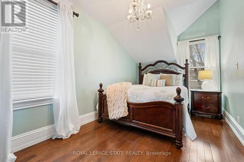 50 Alpine Avenue, Hamilton, ON - Indoor Photo Showing Bedroom