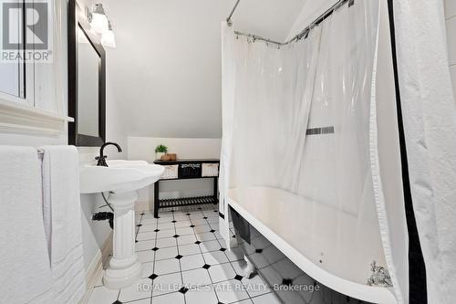 50 Alpine Avenue, Hamilton, ON - Indoor Photo Showing Bathroom