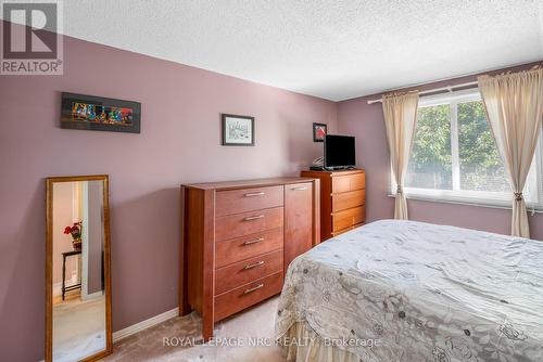 8 Mcnicholl Circle E, St. Catharines (446 - Fairview), ON - Indoor Photo Showing Bedroom