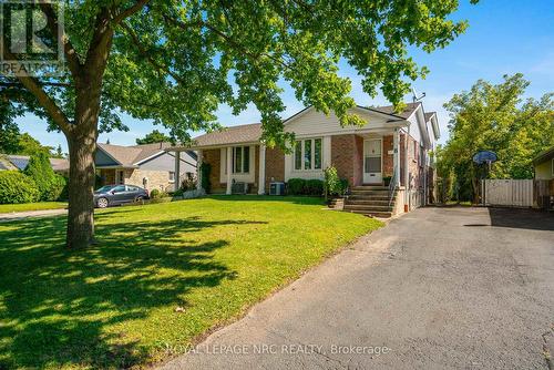 8 Mcnicholl Circle E, St. Catharines (446 - Fairview), ON - Outdoor