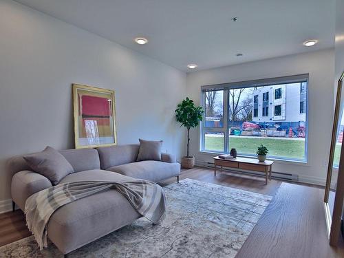 Salon - 123-2000 Rue Benoit, Saint-Bruno-De-Montarville, QC - Indoor Photo Showing Living Room