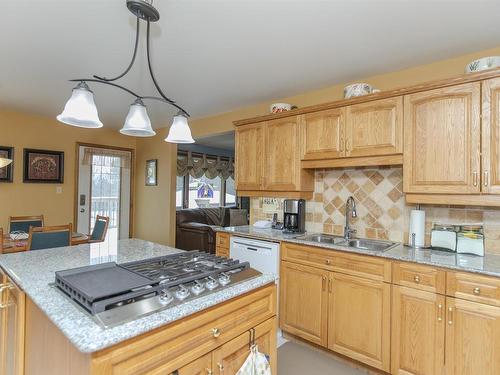 275 Sherwood Drive, Thunder Bay, ON - Indoor Photo Showing Kitchen With Double Sink