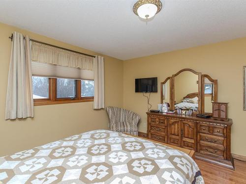 275 Sherwood Drive, Thunder Bay, ON - Indoor Photo Showing Bedroom