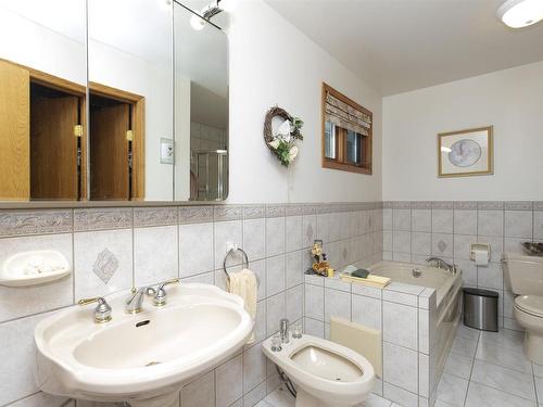 275 Sherwood Drive, Thunder Bay, ON - Indoor Photo Showing Bathroom