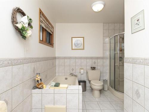 275 Sherwood Drive, Thunder Bay, ON - Indoor Photo Showing Bathroom