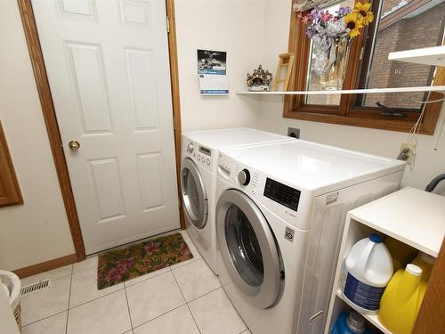 275 Sherwood Drive, Thunder Bay, ON - Indoor Photo Showing Laundry Room